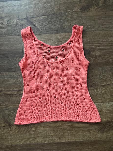 Háčkovaný top, s