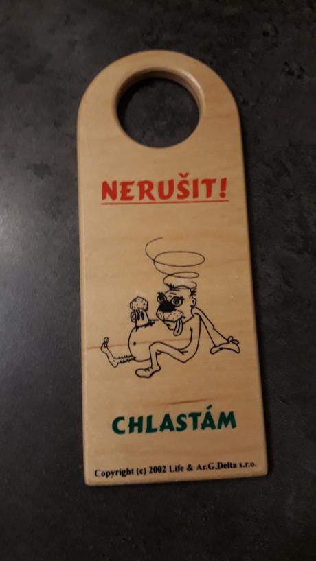 Dreveny oznam na dvere, 