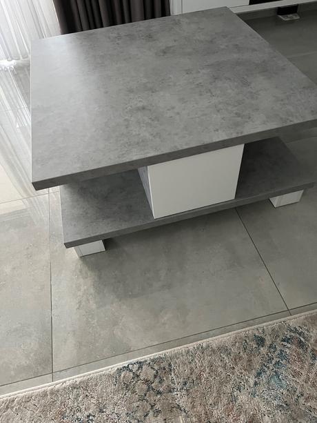 Konferenčný stôl + poličky,