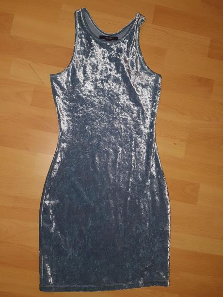 Zamatove saty forever 21, s