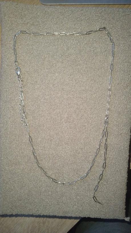 Strieborný náhrdelník, sinsay