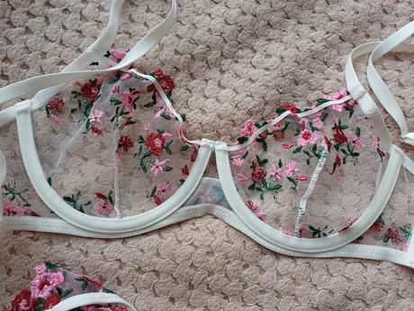 Nádherný čipkovaný set spodného prádla, m