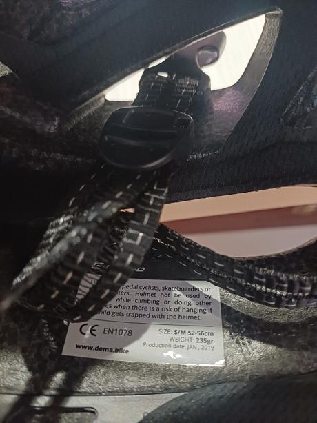 Dievčenska prilba, s