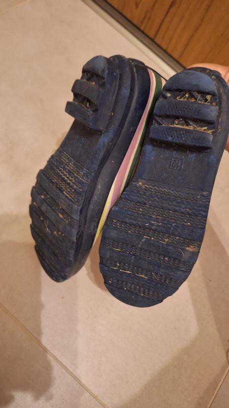 Gumaky, tu,30