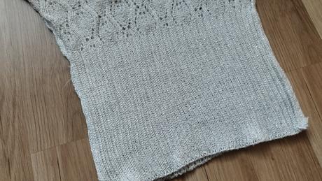 Dierkovany pletený pulóver s krátkymi rukávmi, s