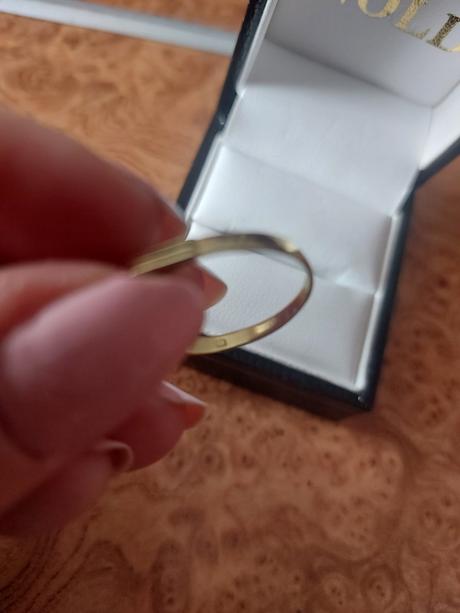 Zlatý prsteň s ružínom, 