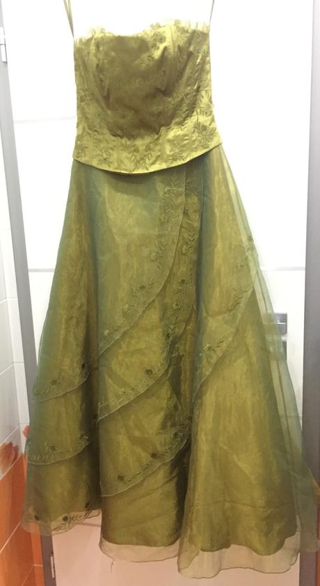 Plesové/spoločenské šaty, 38