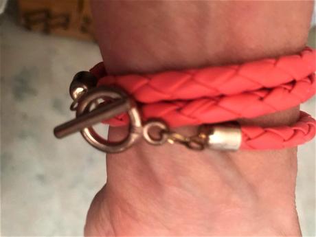 Zaujímavý náramok, 