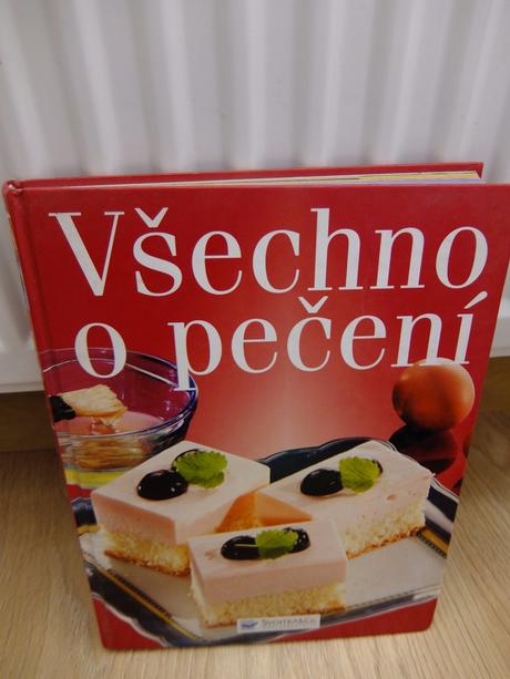 Kniha "všechno o pečení",