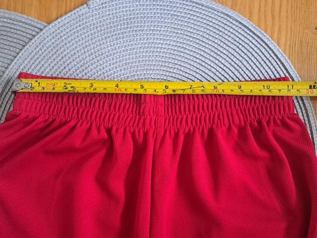 Tricka+kratasy spolu 25eur, velkost m 132az147, air jordan,140