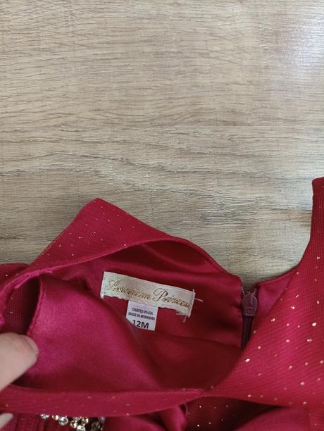 Slávnostné šaty, 74