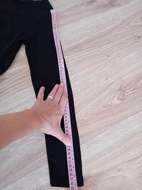 Svetrík s krajkovým chrbátom, 42