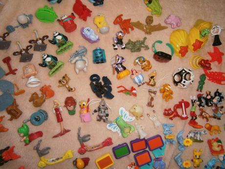 Kinder hračky(cena za ks), 