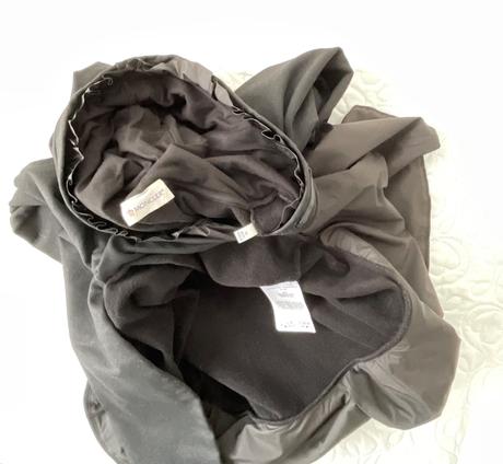 Moncler čierne šaty, 152