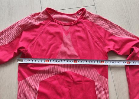 Predám dievčenské termo tričko, 134