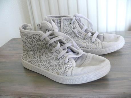 Bielo-strieborné tenisky, 31