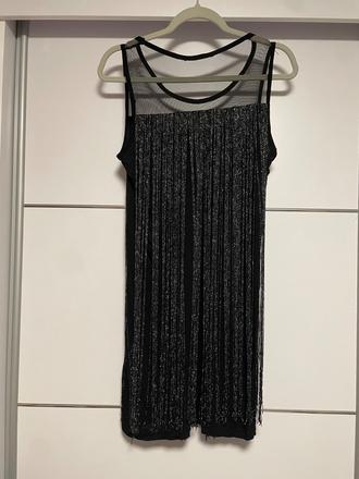Predám čierne šaty s trblietavým strapcami, 