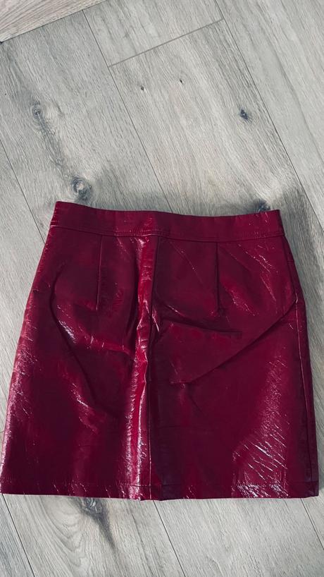 Koženková sukňa, 34