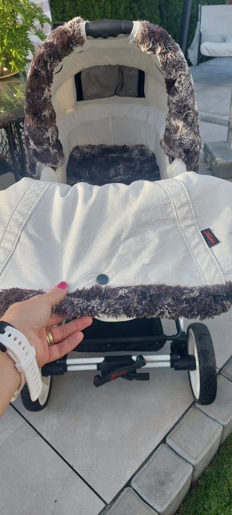 Biely kočík, hartan