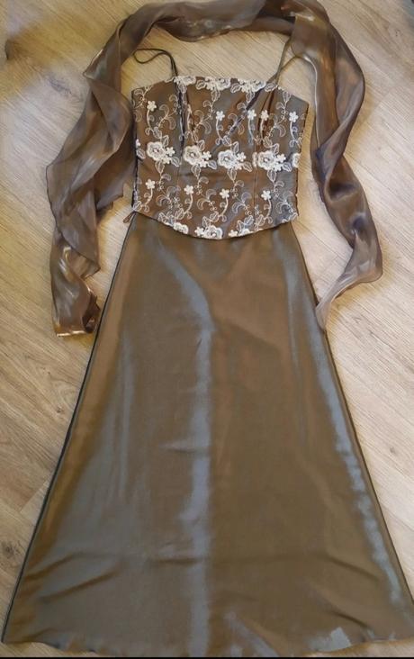 Príležitostné šaty, 38