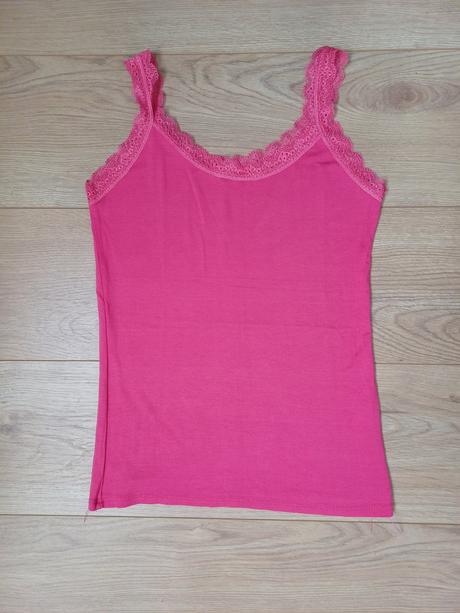 Balík dámskeho oblečenia, 37