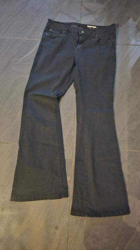 Rozšírené zvonové čierne rifle, esprit,38