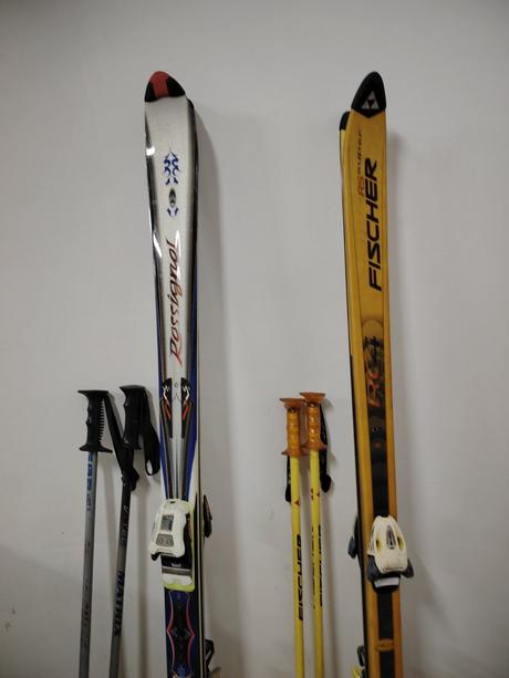 Kvalitné lyže, starší typ, viazanie, palice, rossignol,170-180 cm