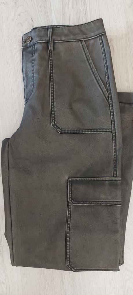 Široké nohavice,imitácia kože, stradivarius,38