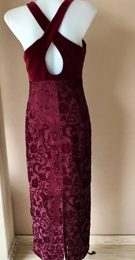 Krásne zamatové šaty monix /96, 38 / 40