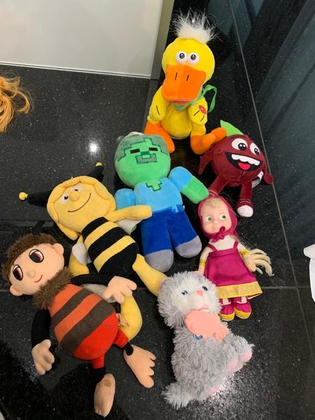 Hracie a hovoriace plysaky na baterky 9 ks,