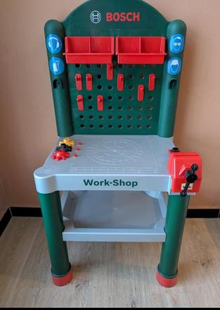 Pracovný stôl bosch plus veľa náradia,
