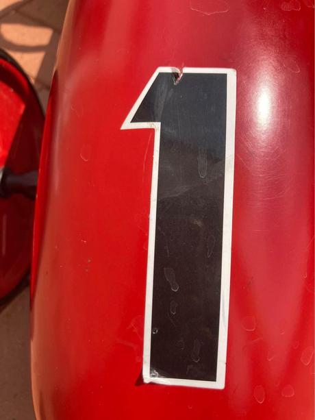 Plechové autíčko - odrážadlo,