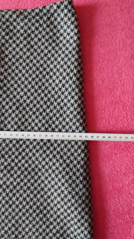 Vlnena sukna, 44