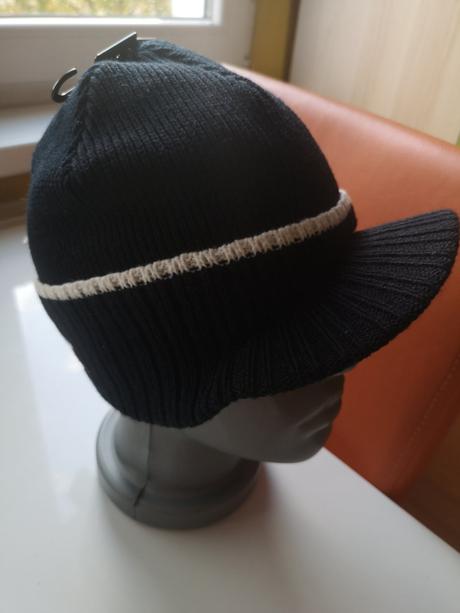 Bench zimná čiapka so šiltom, bench