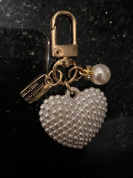 Perlové srdiečko prívesok na tašku, 