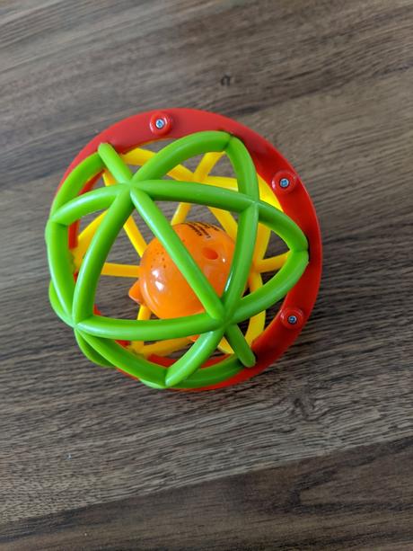 Loptička s hrkálkou, 