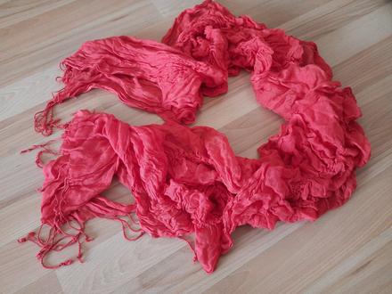 Šatka so strapcami,