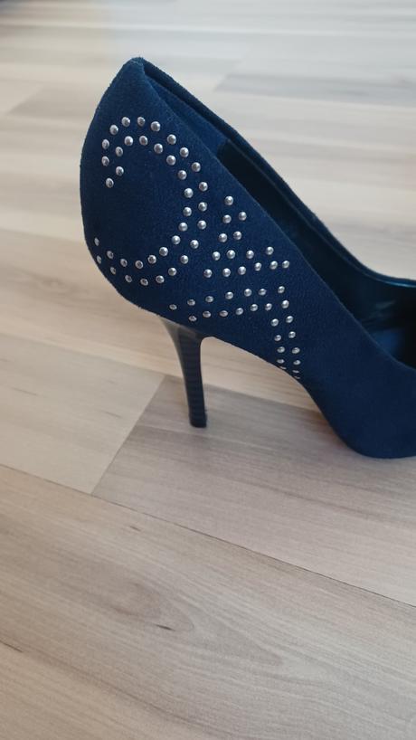 Tmavomodré lodičky, graceland,37