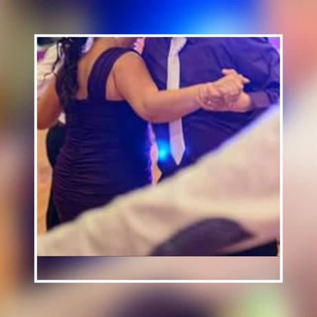 Tmavo fialové spoločenské šaty, 44