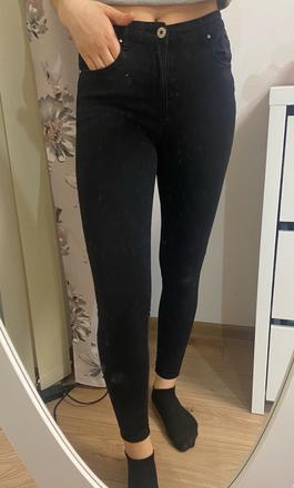 Čierne rifle s vysokým pásom, 36