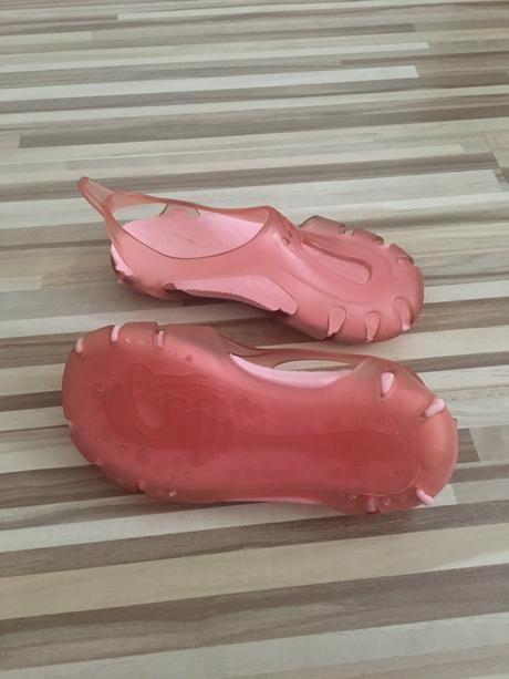 Gumenne sandalky do mora, 26