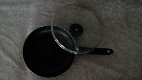 Klasicka teflonova panvica,