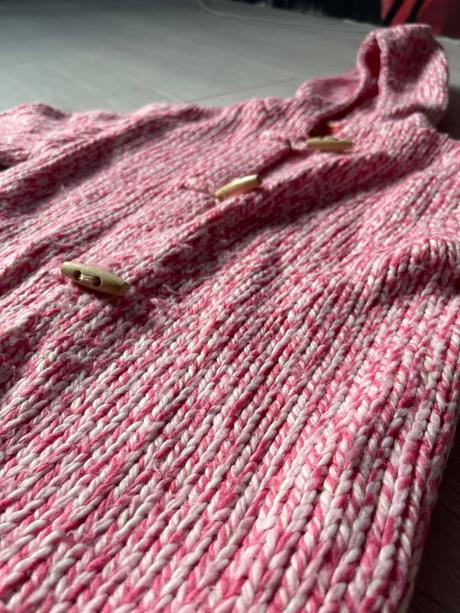 Ružový akoby háčkovaný/štrikovaný svetrík, just play,134