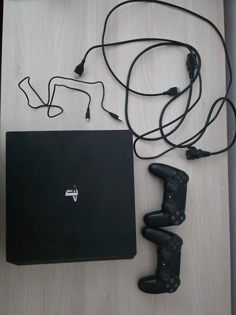 Ps4 pro s hrami,