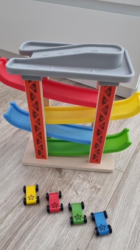 Dráha s autíčkami, 