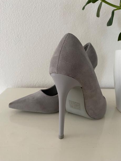 Svetlošedé lodicky, 36