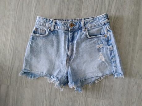 Šortky 36, clockhouse,36