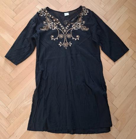 Šaty vyšívané (l), l