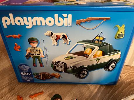 Playmobil poľovník s autom, 