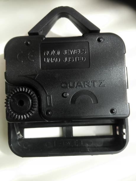 Nástenné hodiny jojo,